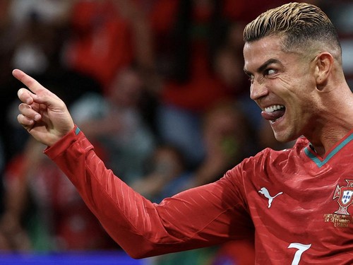 Soccer Football - Nations League - Group B - Portugal v Wales - Estadio Jose Alvalade, Lisbon, Portugal - September 24, 2026Portugal's Cristiano Ronaldo celebrates scoring their second goal before it is ruled out for offside following a VAR review RE