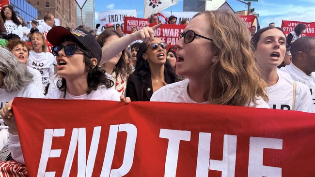Hannah Einbinder dan Susan Sarandon Ditangkap kala Demo Tolak Netanyahu