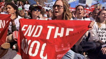 Hannah Einbinder dan Susan Sarandon Ditangkap kala Demo Tolak Netanyahu