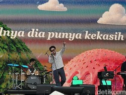 Juicy Luicy Buka Panggung Pestapora Hari Pertama, Uan: Makasih Sudah Stay!