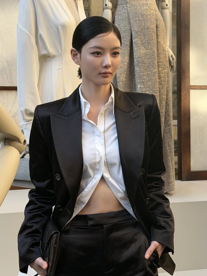 Bikin pangling, Kim Yoo Jung memancarkan pesona 'Girl Boss' yang terlihat memikat, Beauties./ Foto: instagram.com/you_r_love