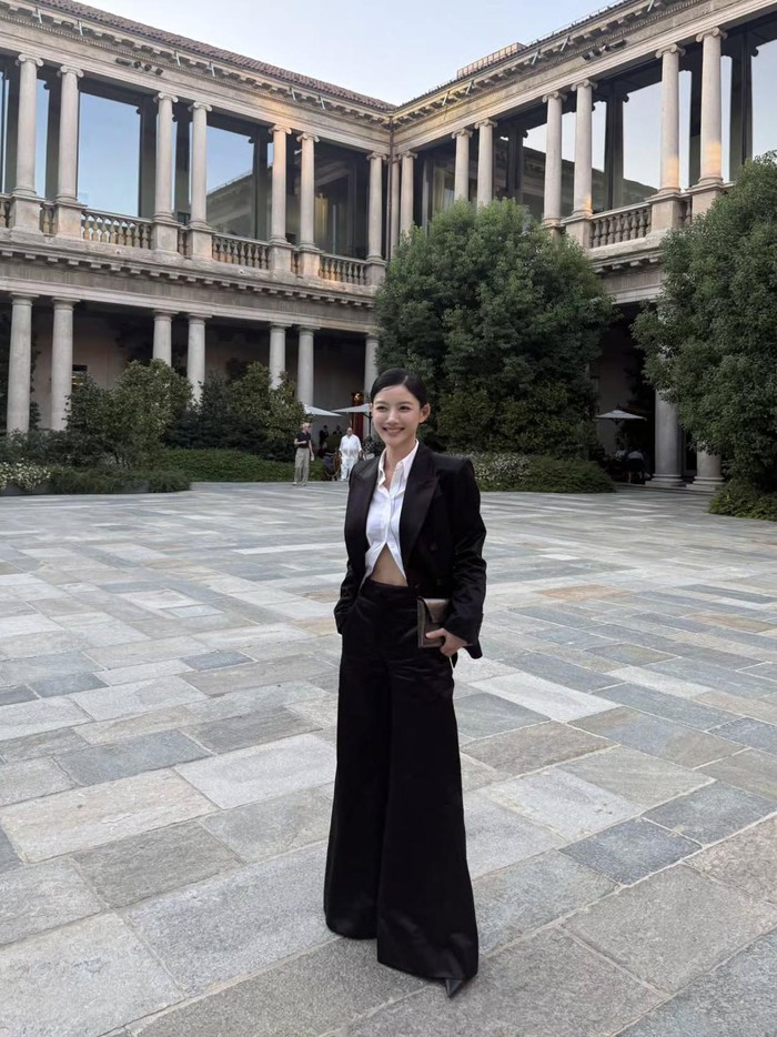 Baru-baru ini, aktris Korea Kim Yoo Jung bertandang ke Milan, Italia, untuk menghadiri Brunello Cucinelli Spring/Summer 2027 Collection fashion show./ Foto: instagram.com/you_r_love