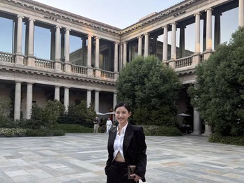 Baru-baru ini, aktris Korea Kim Yoo Jung bertandang ke Milan, Italia, untuk menghadiri Brunello Cucinelli Spring/Summer 2027 Collection fashion show./ Foto: instagram.com/you_r_love