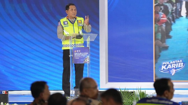Peluncuran empat inovasi digital itu dipimpin langsung Kapolri Jenderal Listyo Sigit bersama Kakorlantas Irjen Wibowo di Hotel Bidakara, Jumat (25/9). Keduanya turut didampingi Menko Polkam Djamari Chaniago, Menteri Perhubungan Dudy Purwagandhi dan C