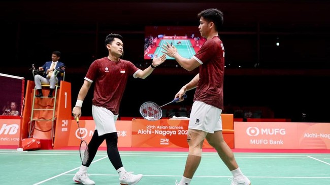 Leo Rolly Carnando/Daniel Marthin saat tampil di final nomor beregu putra Asian Games 2026. (Arsip PBSI)