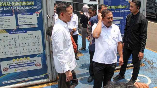 Menteri Imipas bersama Kepala Bappisus mendatangi Lapas Cibinong usai temuan sidak Ombudsman terkait dugaan fasilitas mewah buat napi.
