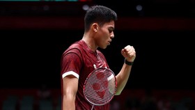 Moh Zaki Ubaidillah saat tampil di final nomor beregu putra Asian Games 2026. (Arsip PBSI)