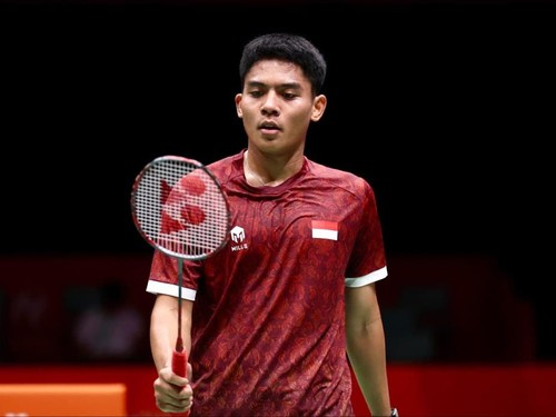 Moh Zaki Ubaidillah saat tampil di final nomor beregu putra Asian Games 2026. (Arsip PBSI)