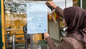 Otoritas Jasa Keuangan (OJK) mencabut izin usaha PT Bank Perekonomian Rakyat Syariah (BPRS) Musyarakah Ummat Indonesia di Tangerang, Banten.