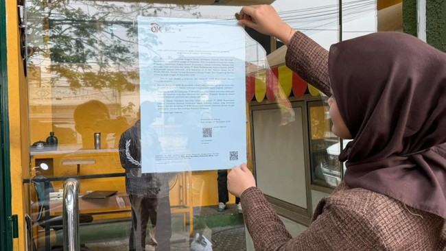 Otoritas Jasa Keuangan (OJK) mencabut izin usaha PT Bank Perekonomian Rakyat Syariah (BPRS) Musyarakah Ummat Indonesia di Tangerang, Banten.