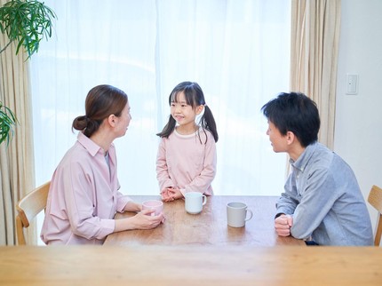 Anak Sudah Dewasa tapi Masih Sering Diingatkan Orang Tua? Ternyata Ini Alasannya Menurut Psikologi