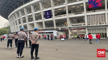 Liputan Olahraga CNN Sport : Brimob Polda Metro Jaya Sterilisasi GBK Jelang Indonesia vs Singapura
