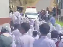 Siswa SMA Sinjai Adang Ambulans Bawa Jenazah Teman Korban Laka