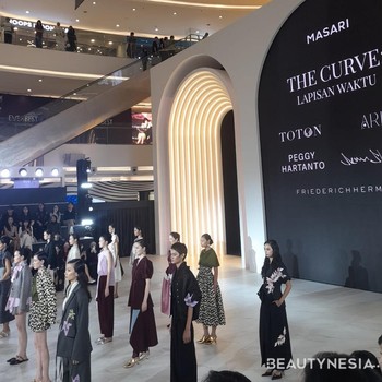 Potret Koleksi 5 Desainer di The Curve: Lapisan Waktu Persembahan MASARI x Senayan City