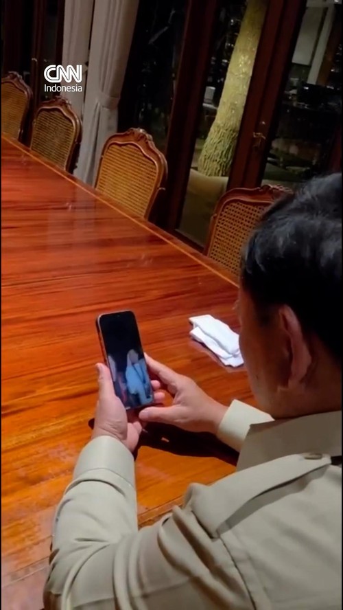 Presiden RI Prabowo Subianto memberikan selamat kepada tim bulu tangkis beregu putra Indonesia pada Kamis (24/9).