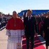 Momen Macron Sambut Kedatangan Paus Leo di Prancis
