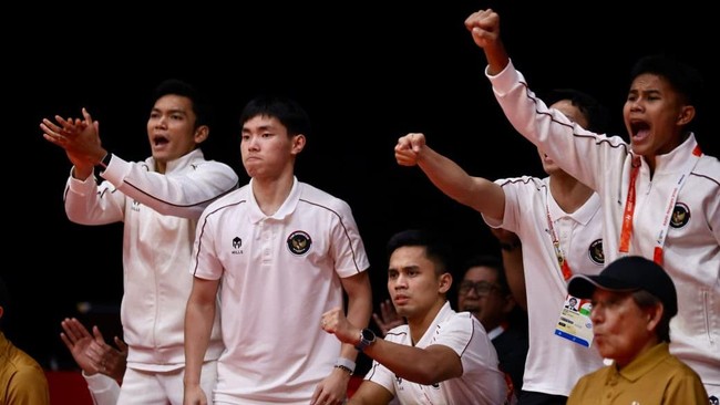 Suasana Tim Badminton Indonesia saat berjuang menghadapi China di final beregu putra Asian Games. (Arsip PBSI)