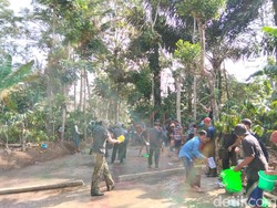 Video: Tradisi Perang Cendol Dawet Agar Hujan Turun di Temanggung Jateng
