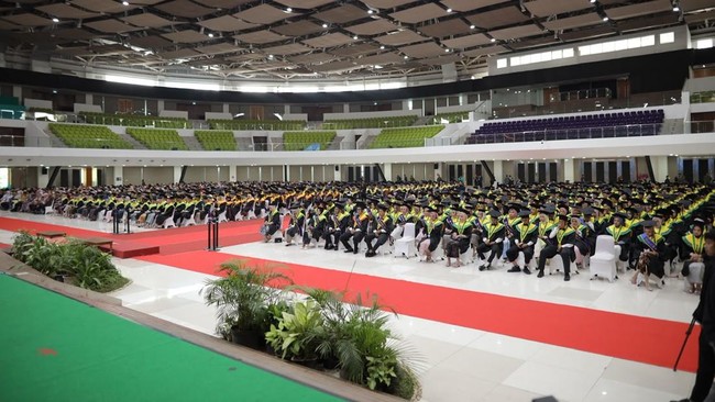 Universitas Muhammadiyah Surakarta (UMS) ums.ac.id menggelar Sidang Terbuka Senat dalam rangka Upacara Wisuda Program Sarjana, Magister, dan Doktor Periode I Tahun Akademik 2026/2027 di Gedung Edutorium KH Ahmad Dahlan UMS, Jumat (25/9).