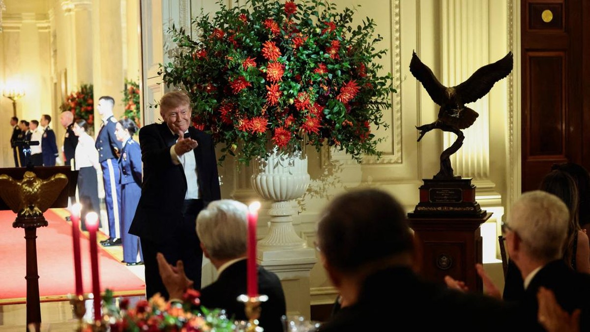 Momen Intim Dinner Mewah Trump dan Xi Jinping, Dapat Hadiah Elang Botak