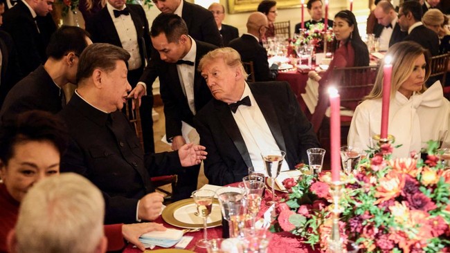 Chinese President Xi Jinping and US President Donald Trump speak during a state dinner at the White House in Washington, D.C., US, September 24, 2026. REUTERS/Evelyn Hockstein