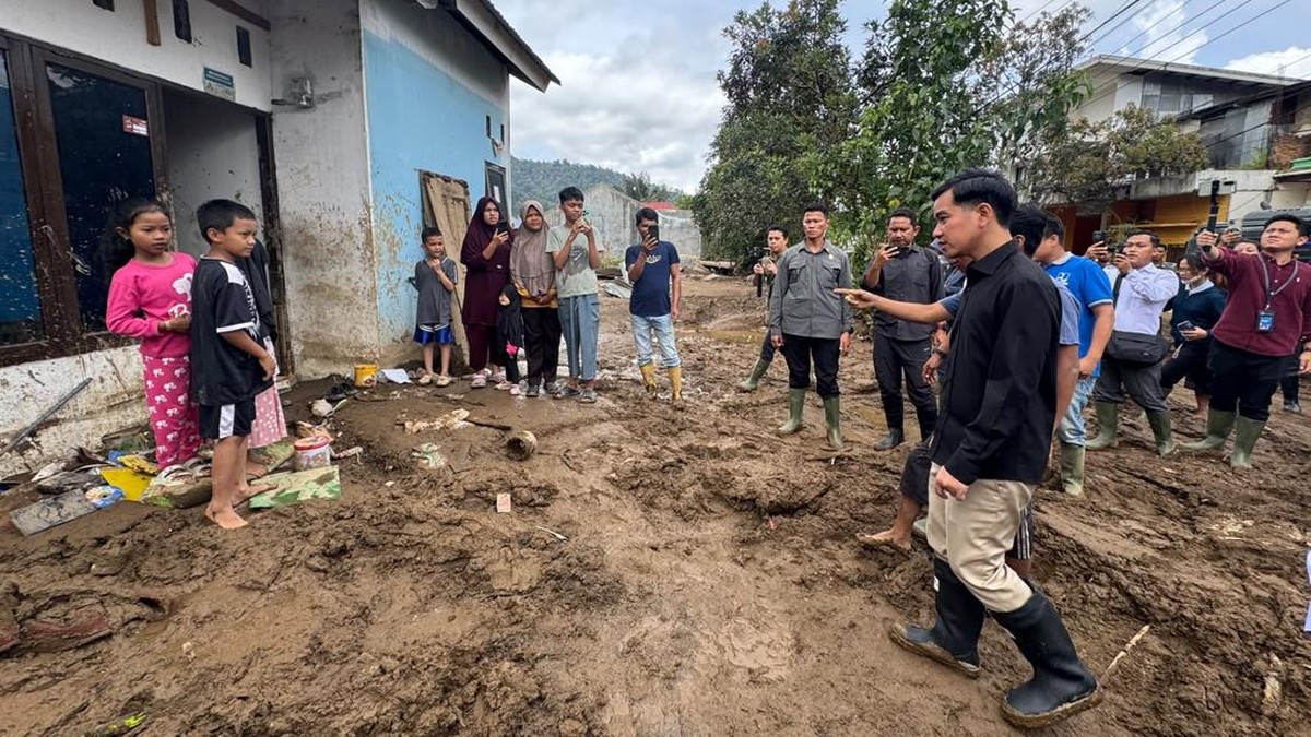 Wapres Gibran Cek Kondisi Warga Korban Banjir di Solok Sumbar