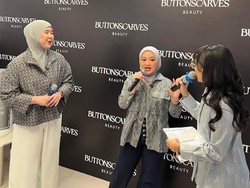 Buttonscarves Beauty Merilis Eau de Parfum dengan Hiasan Monogram