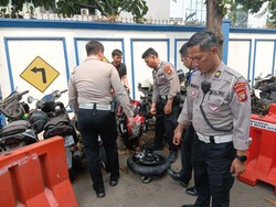 2 Sepeda Motor Tabrakan saat Putar Balik, Salah Satu Pemotor Masih Pelajar