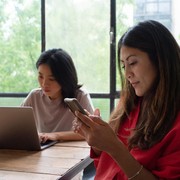 4 Cara Mengenali Anak yang Tumbuh dengan Orang Tua Gila Kerja Dilihat dari Kebiasaannya saat Dewasa