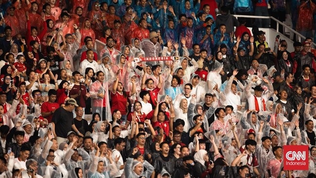 Indonesia menghadapi Singapura dalam laga FIFA ASEAN Cup 2026 di SUGBK, Jumat (25/9). (CNN Indonesia/Adi Ibrahim)