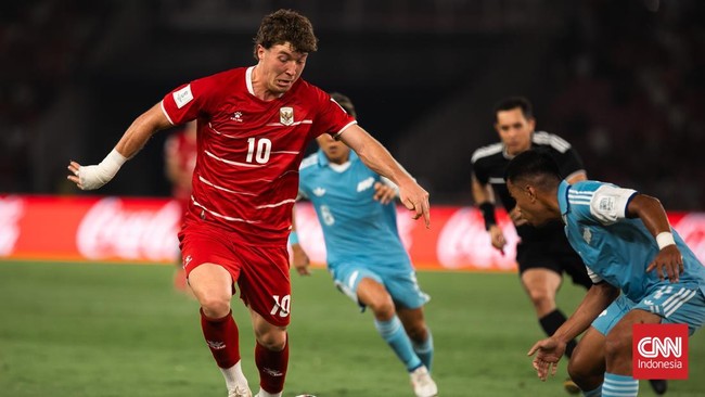 Ole Romeny beraksi saat Indonesia menghadapi Singapura dalam laga FIFA ASEAN Cup 2026 di SUGBK, Jumat (25/9). (CNN Indonesia/Adi Ibrahim)