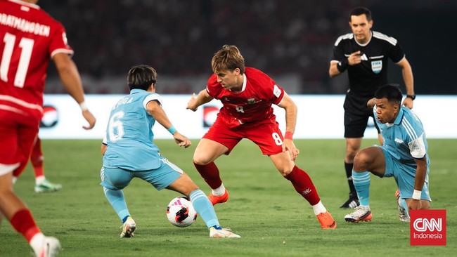 Luke Vickery beraksi saat Indonesia menghadapi Singapura dalam laga FIFA ASEAN Cup 2026 di SUGBK, Jumat (25/9). (CNN Indonesia/Adi Ibrahim)