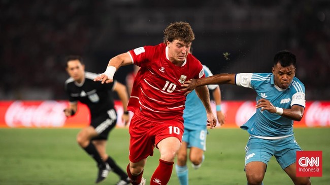 Ole Romeny beraksi saat Indonesia menghadapi Singapura dalam laga FIFA ASEAN Cup 2026 di SUGBK, Jumat (25/9). (CNN Indonesia/Adi Ibrahim)