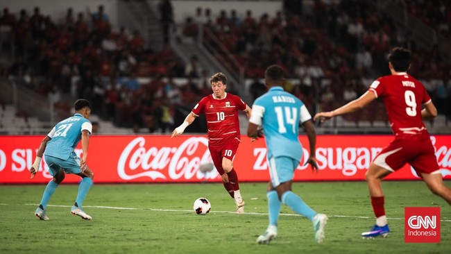 Ole Romeny beraksi saat Indonesia menghadapi Singapura dalam laga FIFA ASEAN Cup 2026 di SUGBK, Jumat (25/9). (CNN Indonesia/Adi Ibrahim)