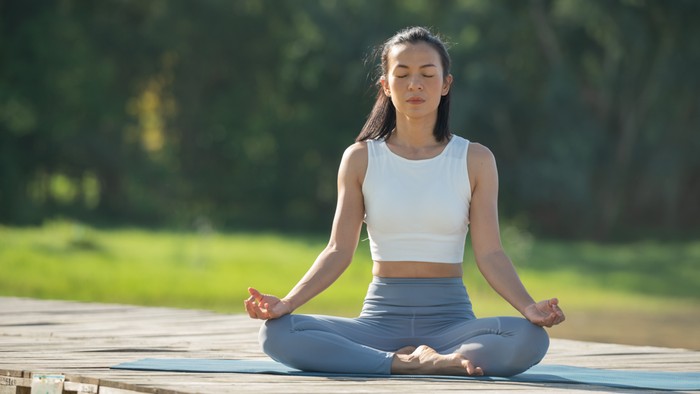 7 Jenis Olahraga Mindful yang Bantu Redakan Stres dan Cemas