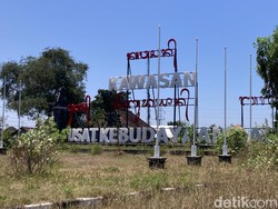 Menanti Proyek PKB Klungkung Dilanjutkan, Papan Nama Kini Ditumbuhi Semak