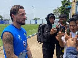 Hadapi Jadwal Padat, Marc Klok Soroti Fasilitas Persib