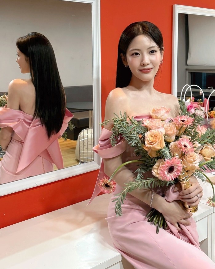 Popularitasnya turut melejit setelah memerankan seorang auditor dalam drama The Auditors (2024). Ia juga sempat membawa penghargaan Best New Actress di MBC Drama Awards untuk perannya di serial To the Moon (2025)./ Foto: instagram.com/i_joaram