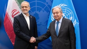 Sekjen PBB Antonio Guterres bertemu Presiden Iran Masoud Pezeshkian untuk membahas penyelesaian konflik di Timur Tengah dan pelayaran di Selat Hormuz.