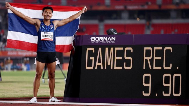 Asian Games - Aichi-Nagoya 2026 - Athletics - Paloma Mizuho Sports Park, Nagoya, Japan - September 25, 2026 Gold medallist Thailand's Puripol Boonson celebrates after winning the Men's 100m Final with a games record REUTERS/Chalinee Thirasupa