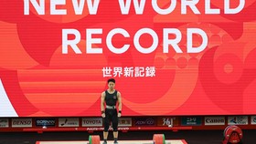 Rahmat Erwin Abdullah memecahkan rekor dunia angkat besi kelas 75kg putra di Asian Games 2026, Sabtu (26/9).