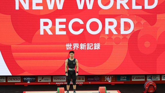 Rahmat Erwin Abdullah memecahkan rekor dunia angkat besi kelas 75kg putra di Asian Games 2026, Sabtu (26/9).