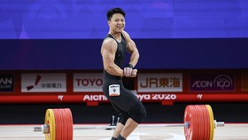 Rahmat Erwin Abdullah meraih medali emas kedua Indonesia dari cabang olahraga angkat besi nomor 74kg putra Asian Games 2026, Sabtu (26/9).  (NOC Indonesia/NMA)