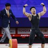Rahmat Erwin Abdullah meraih medali emas kedua Indonesia dari cabang olahraga angkat besi nomor 74kg putra Asian Games 2026, Sabtu (26/9).  (NOC Indonesia/NMA)