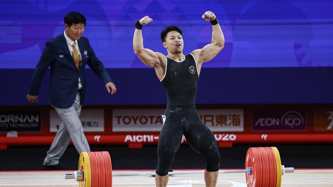 Rahmat Erwin Raih Emas Angkat Besi, Pecahkan Rekor Dunia di Asian Games