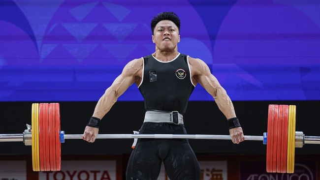 Rahmat Erwin Raih Emas Angkat Besi, Pecahkan Rekor Dunia di Asian Games
