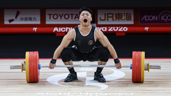 Rahmat Erwin Raih Emas Angkat Besi, Pecahkan Rekor Dunia di Asian Games