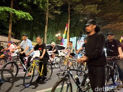 Saat Pesepeda Bandung Rebut Ruang di Tengah Lautan Klakson