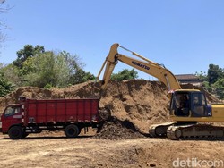 Eks Galian C Gunaksa Jadi Kuburan Sampah Organik Denpasar, Lubang Makin Luas