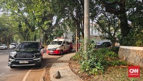 Suasana Rumah Duka Guruh Soekarnoputra, Sabtu (26/9). (CNN Indonesia/Endrapta Dhiaz)